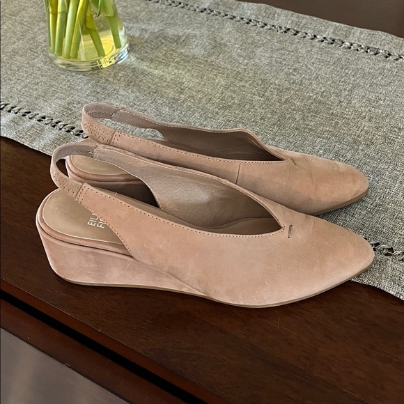 Eileen Fisher Women's Nude Slingback Wedge - Picture 3 of 4
